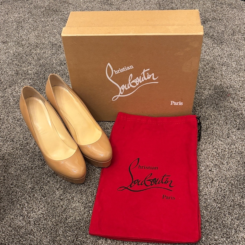 Elegant Tan Women's Pumps